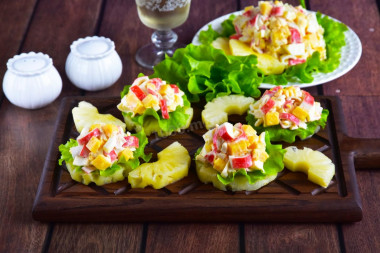 Crab snack on pineapple rings