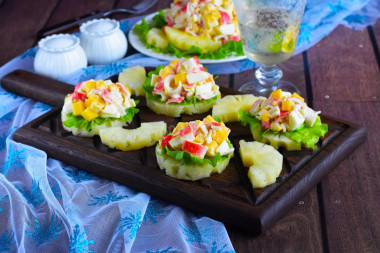 Crab snack on pineapple rings