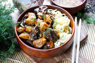 Pork with mushrooms in soy sauce