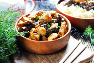 Pork with mushrooms in soy sauce