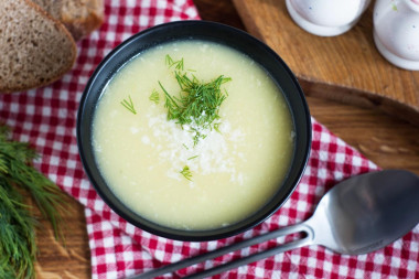 Cream soup of zucchini without cream with potatoes