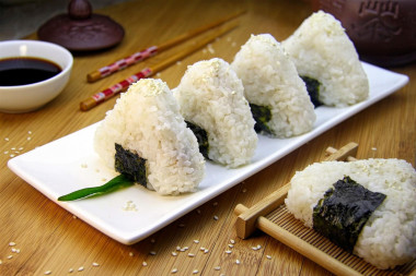 Onigiri with canned tuna