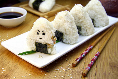 Onigiri with canned tuna