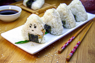 Onigiri with canned tuna