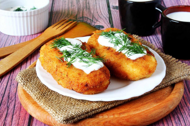 Potato chips with minced chicken