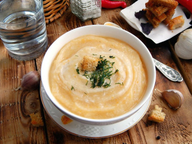 Thick mashed soup with pumpkin zucchini and potatoes