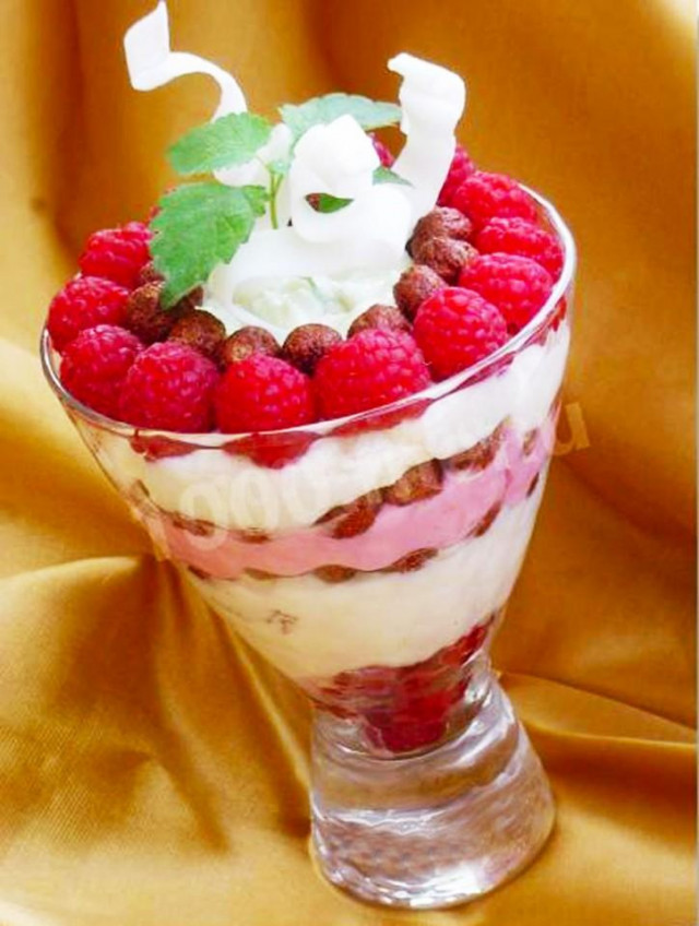 Raspberry dessert