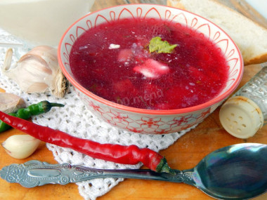 Borscht with chicken, beetroot and tomato paste