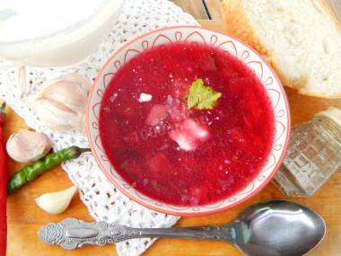 Borscht with chicken, beetroot and tomato paste