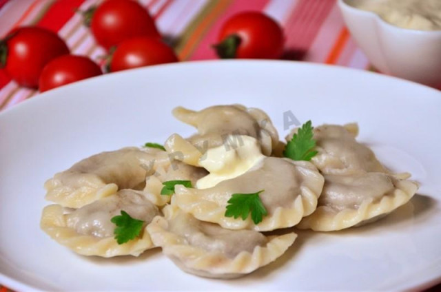 Dumplings stuffed with meat offal on custard dough