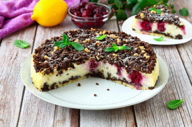 Curly pie with custard on semolina