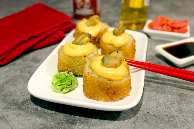 Baked tempura rolls with mussels