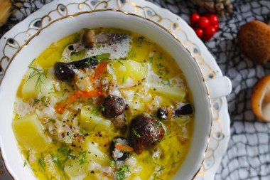 Creamy soup with honeydew and buckwheat