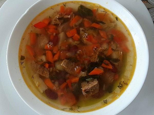 Bean soup from a jar with bell pepper