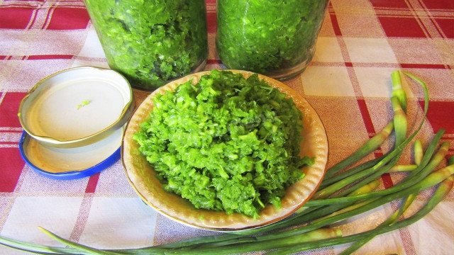 Garlic arrow paste for winter