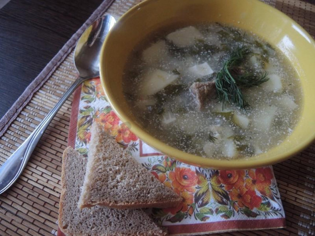 Green sorrel soup on pork with eggs