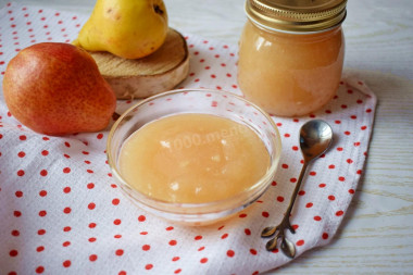 Red pear jam with sugar