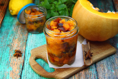 Pumpkin and dried apricot baking filling for winter