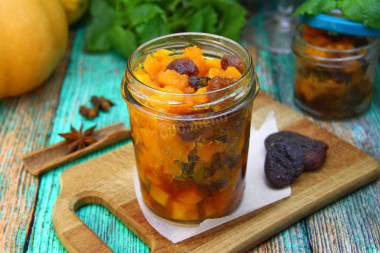 Pumpkin and dried apricot baking filling for winter