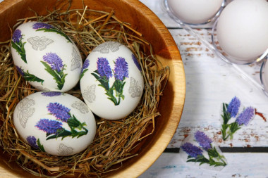 Decoupage of Easter eggs with colored napkins