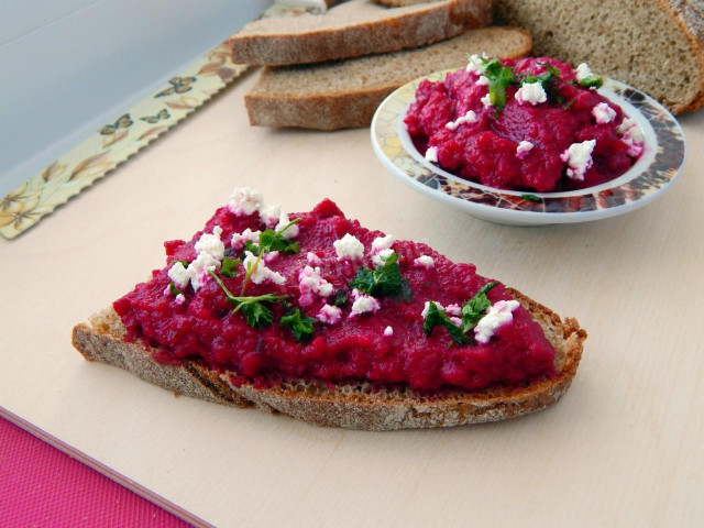 Beetroot spread on bread