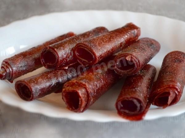 Plum pastille with sugar