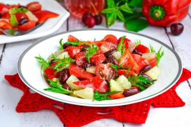 Salad with red bell pepper