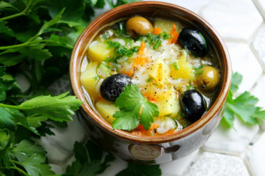 Soup with rice and olives