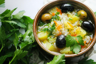 Soup with rice and olives