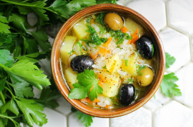 Soup with rice and olives