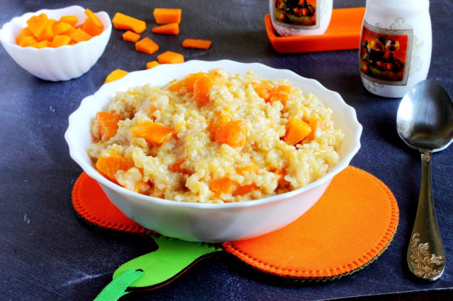 Wheat porridge with pumpkin in milk