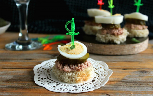 Canapes with canned tuna and pickled cucumbers