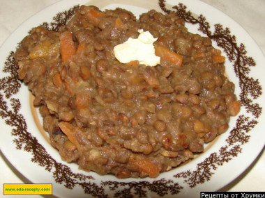 Lentil porridge with onion and parsley root