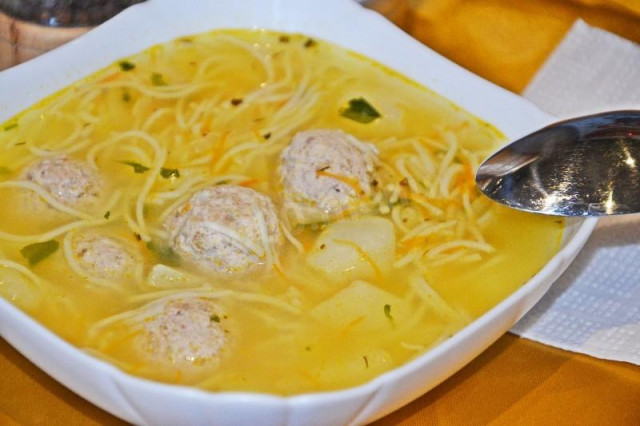 Soup with meatballs and noodles