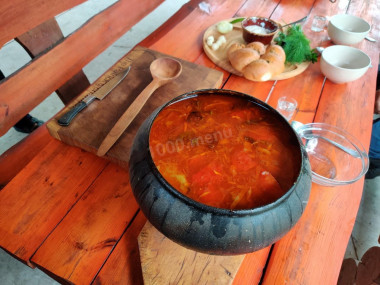 Borscht with pork ribs, beans and bell pepper