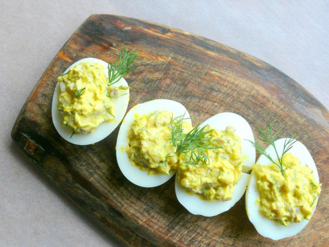 Eggs stuffed with herring