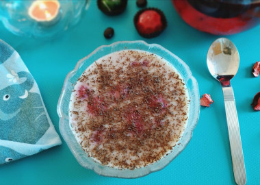 Milk jelly with banana and raspberries