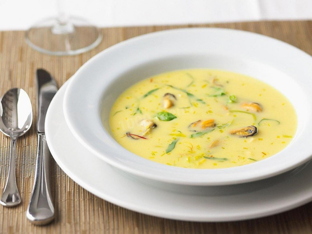 Creamy soup with mussels