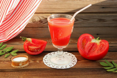 Tomato juice at home from tomatoes