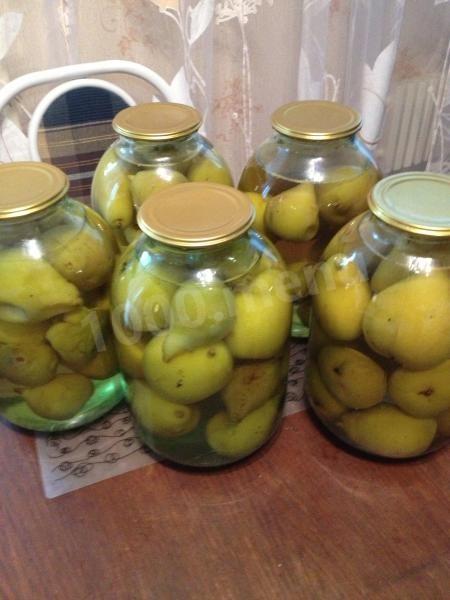 Pear compote of whole pears for winter