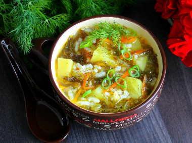 Soup with seaweed and rice.