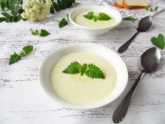 Semolina porridge with milk