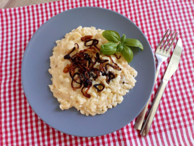 Austrian spatzles with cheese and cream