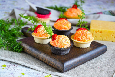 Carrot and cheese appetizer in tartlets