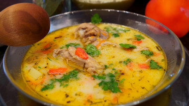 Cheese soup with chicken and bell pepper