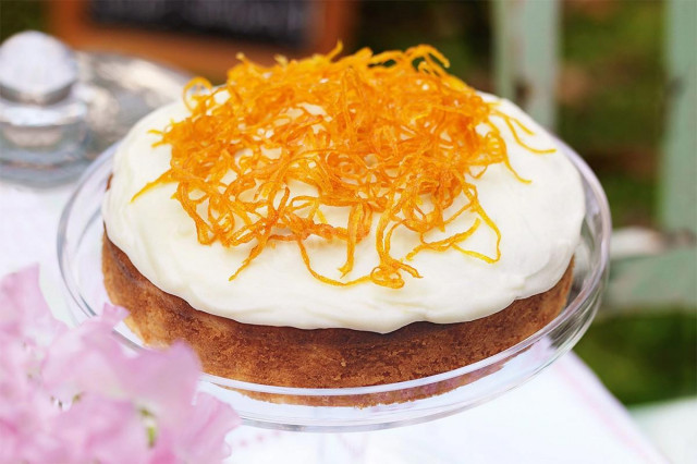 Orange cupcake in a slow cooker