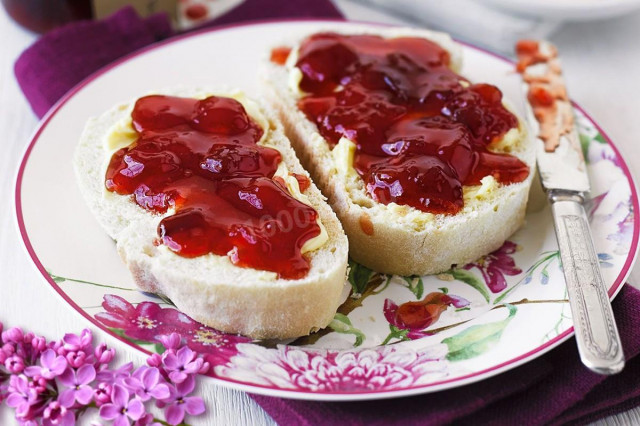 Cherry plum jam five minutes