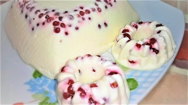 Cottage cheese dessert Blancmange