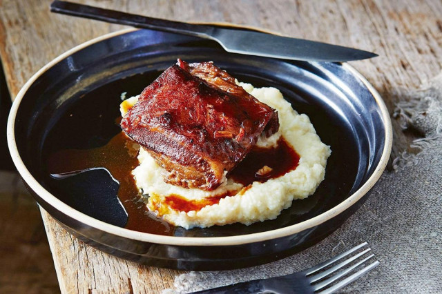 Pork cheeks in the oven