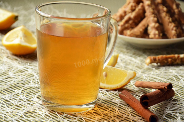 Apple punch with cinnamon and lemon